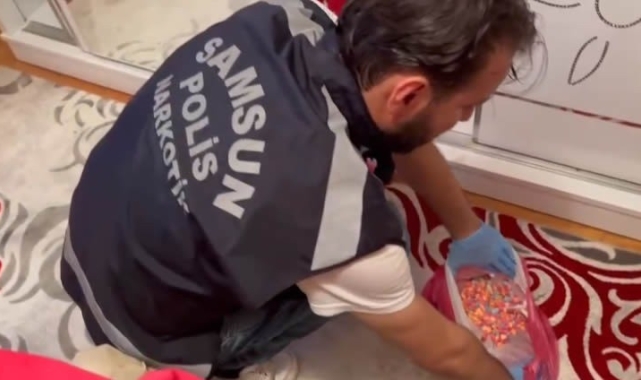 Evdeki buzdolabından 13 bin 701 adet extacy hap çıktı: 3 gözaltı