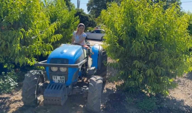 Evinde anne, tarlada çiftçi, mağazada patron