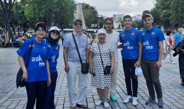 Fatih'te Gönüllü Turizm Elçileri sahada