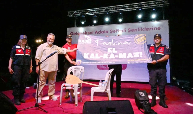 Festivalde 'kadına el kalkmaz' uyarısı