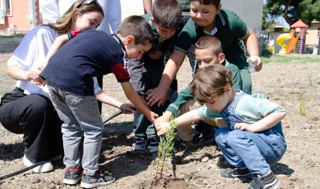 Fidanları Toprakla, Minikleri Eğlenceyle Buluşturdular