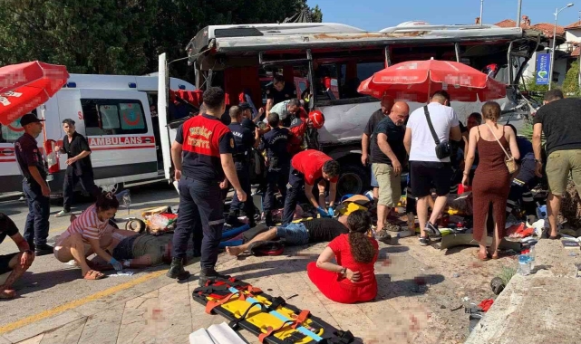 Freni boşalan tur otobüsü dehşet saçtı: 4'ü ağır çok sayıda yaralı