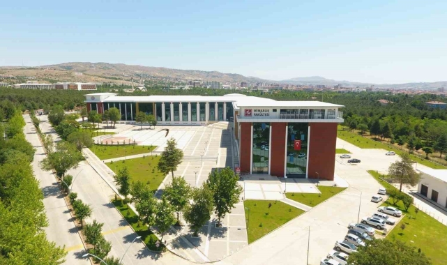FÜ, Türkiye'deki üç üniversiteden biri oldu