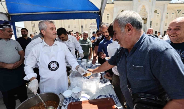 Gaziantep&#039;te her gün 12 bin kişiye aşure ikram ediliyor