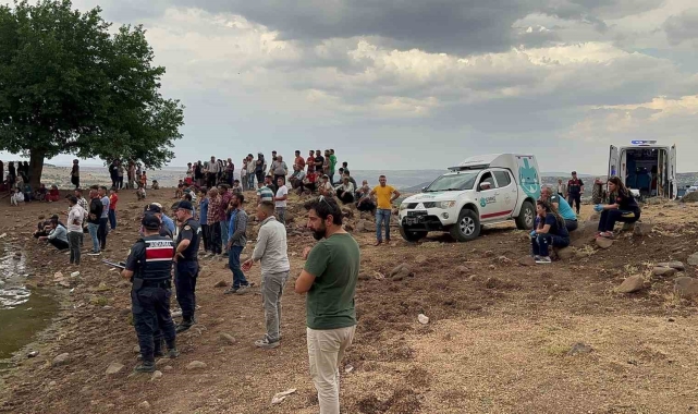 Gaziantep'te serinlemek için suya giren 3 kişiden 1'i boğulurken, 2 kişiyi arama çalışmaları sürüyor