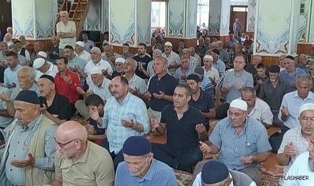 GERZE’DE 15 TEMMUZ ŞEHİTLERİ İÇİN HATİM VE MEVLİD-İ ŞERİF PROGRAMI DÜZENLENDİ!