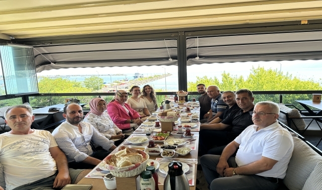 Gerze&#039;de AK Parti ilçe yönetimi gazetecilerle bir araya geldi
