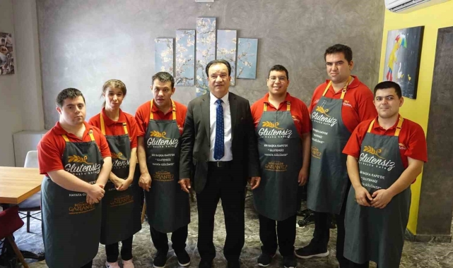 Glutensiz Bir Başka Kafe'nin "özel ihtiyaçlı" çalışanları azimleriyle takdir topluyor