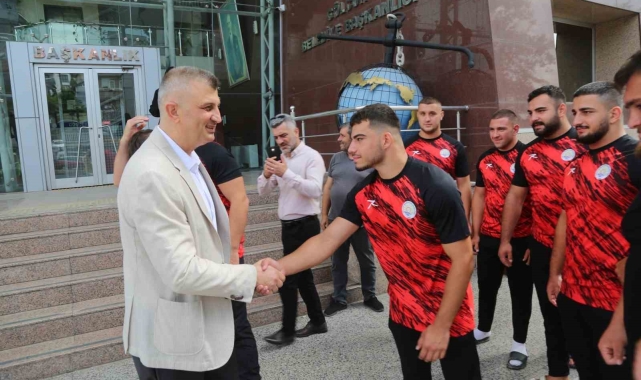 Gölcüklü pehlivanlar Kırkpınar'a uğurlandı