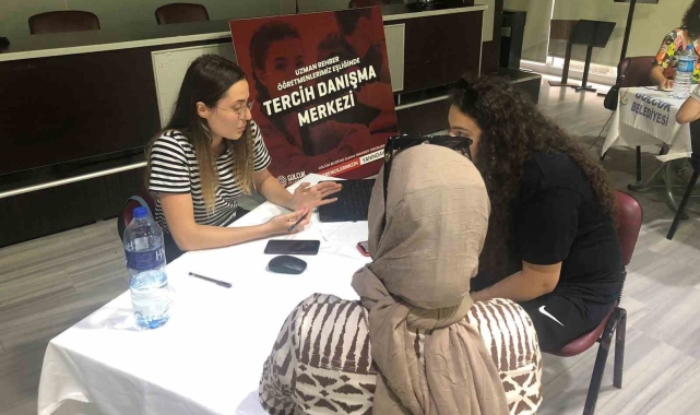 Gölcük'te üniversite tercih merkezi hizmete başladı