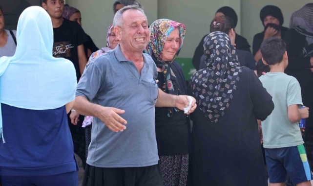 Göle düşen otomobilde can veren anne, baba ve iki kardeşin cenazesi köylerine uğurlandı