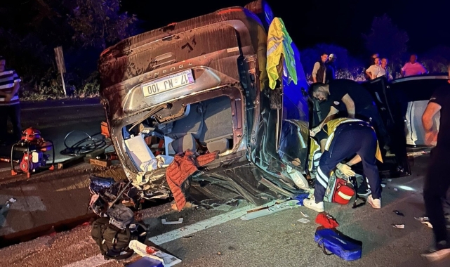 Gönen&#039;de feci kaza... İki araç kafa kafaya çarpıştı: 1 ölü, 2 yaralı