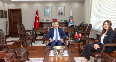 Görev süresi dolan KKTC Başkonsolosu Mendeli Mersin'e veda ediyor