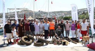 Gündoğan'da deniz dibi temizliği: 213 kilogram atık çıkartıldı
