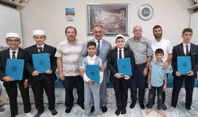 Hafızlar için belge takdim töreni düzenlendi