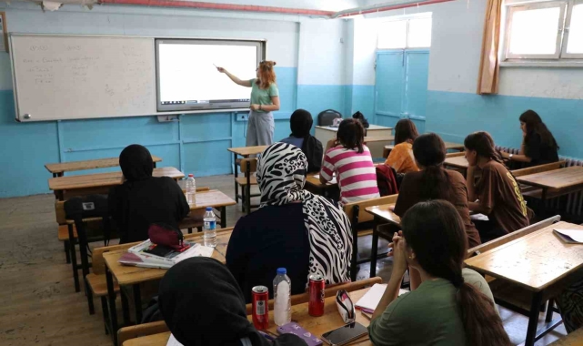 Haliliye Belediyesi ile üniversiteye hazırlık yaz kursu başladı