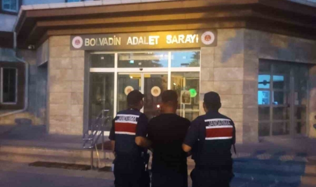 Hırsızlık suçundan aranan şahıs yol kontrolünde yakalandı