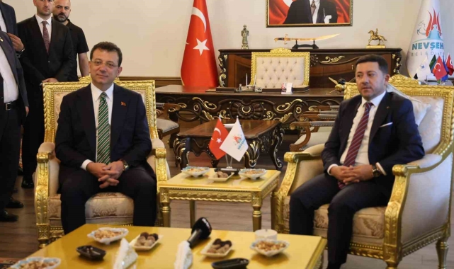 İmamoğlu, Mihmandar konutlarının teslim törenine katıldı