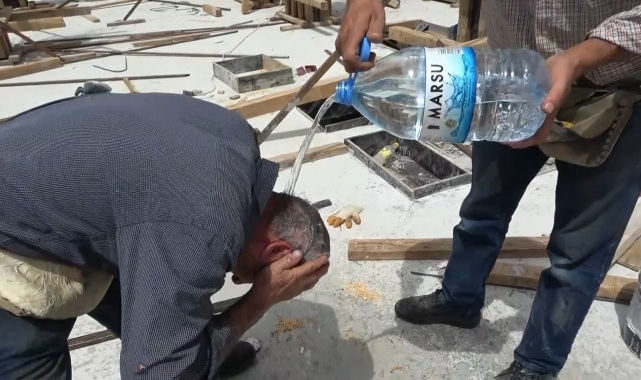 İnşaat işçilerinin sıcak havayla mücadelesi