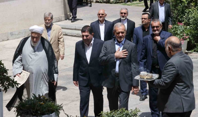 İran'ın yeni Cumhurbaşkanı Pezeşkiyan mazbatasını aldı