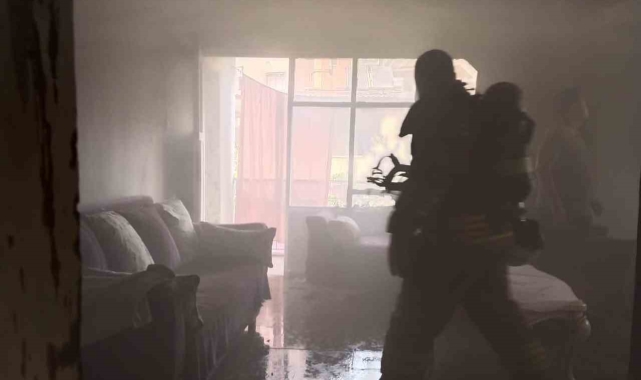 İskenderun'da yanan evde hasar oluştu