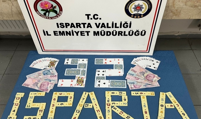 Isparta'da dernekte kumar oynayan 3 kişiye para cezası