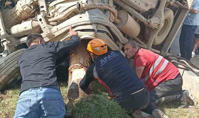 Isparta'da otomobil ağaca çarptı: 2 yaralı