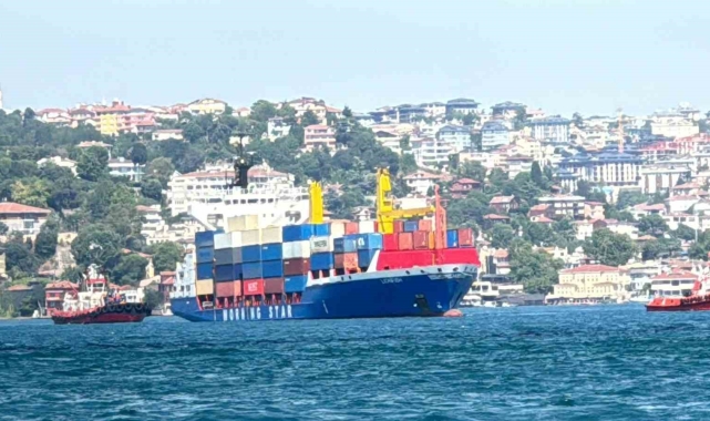 İstanbul Boğazı'nda gemi arıza yaptı, boğaz trafiği askıya alındı