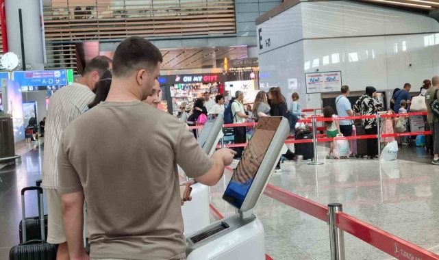 İstanbul Havalimanı'nda yazılım sistemindeki küresel sıkıntı nedeniyle tedirginlik hakim