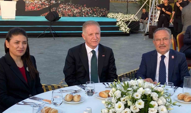 İstanbul Valisi Davut Gül, 15 Temmuz şehit aileleri onuruna düzenlenen programa katıldı