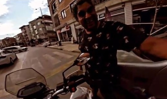 İstanbul'da motosikletli ve yaya arasında güldüren 'yol verme' diyaloğu