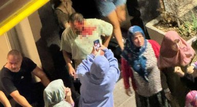 İstanbul'da ortalığın karıştığı 'miras kavgası' kamerada: Aileler birbirine girdi, 3 kişi yaralandı