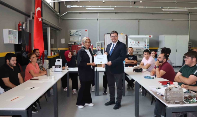 İstihdam Atölyesi Meslek Kazandırma Programı'nı tamamlayan kursiyerler sertifikalarını aldı