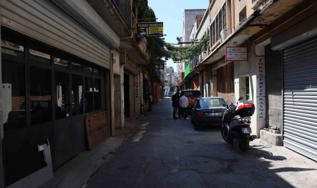 İzmir'de polisten kaçan şüpheliye vatandaştan çelme