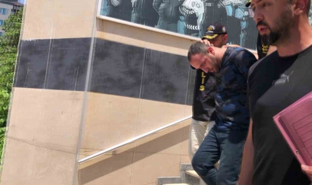 Kadıköy&#039;de 300 bin dolarlık pırlanta hırsızlığı kamerada