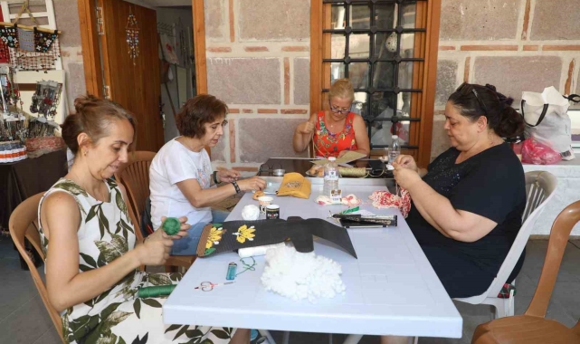 Kadınlar Şehzadeler'in kurslarında hem öğreniyor hem özgürleşiyor