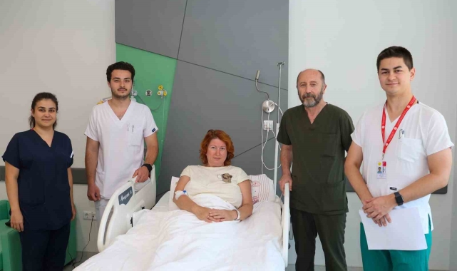 Kalça protezi önerilen Rus hasta, İzmir'de kök hücre tedavisi ile iyileşti