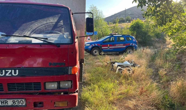Kamyonetle çarpışan motosiklet sürücüsü yaralandı