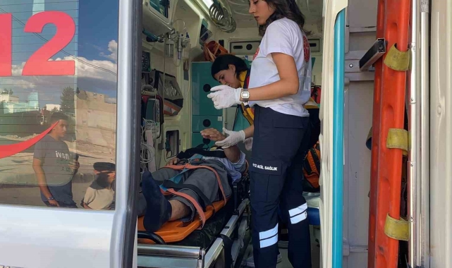 Kamyonetle motosiklet çarpıştı: 1 yaralı