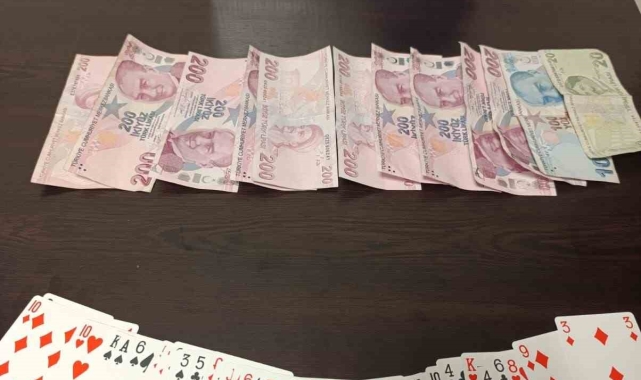 Kapaklı'da kumar oynayan 9 kişiye 57 bin lira ceza
