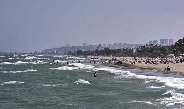 Karadeniz hırçınlaştı, "denize girmeyin" uyarısı yapıldı