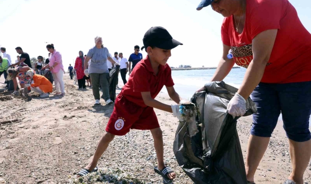Karaduvar sahili temizlendi