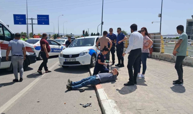 Karaman'da 2 otomobil çarpıştı: 2 yaralı