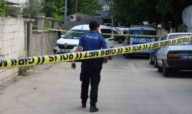 Karısını öldürüp cesedini torbaya koyarak bahçeye attı