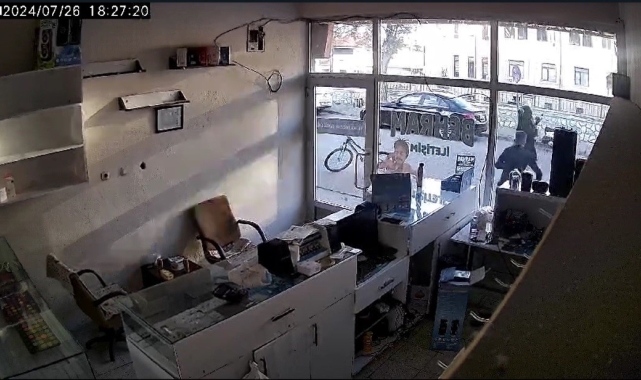 Karlıova'daki deprem anı güvenlik kameralarına yansıdı