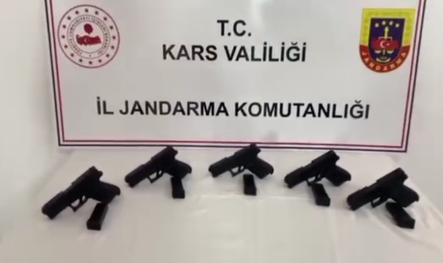 Kars'ta bir otobüste 5 silah ele geçirildi