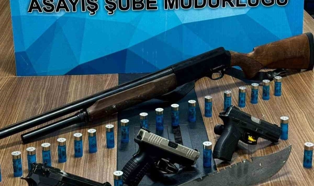 Kars'ta pala ve çok sayıda silah ele geçirildi