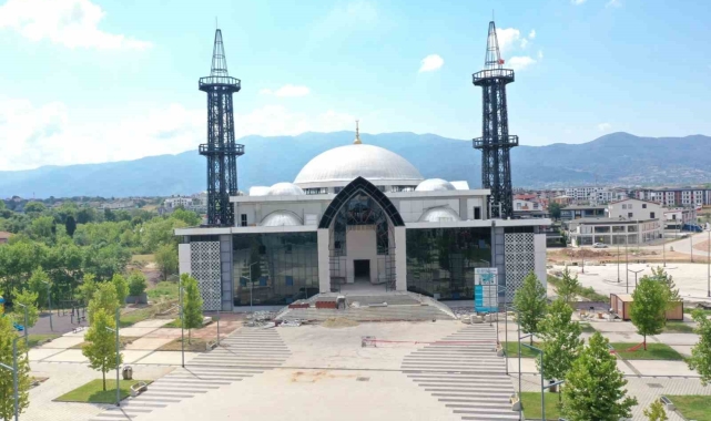 Kartepe Kent Meydanı Camii'nde hummalı çalışma