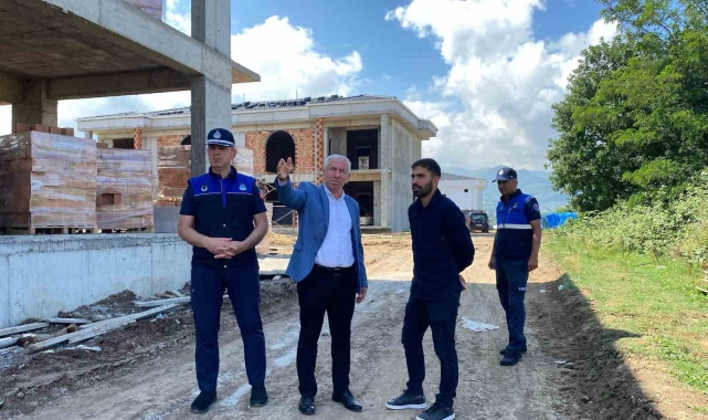 Kartepe'de zabıta ekipleri inşaat sahalarını denetliyor