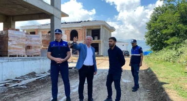 Kartepe'de zabıta ekipleri inşaat sahalarını denetliyor